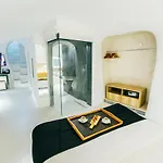 Edem Boutique Oia (Santorini)